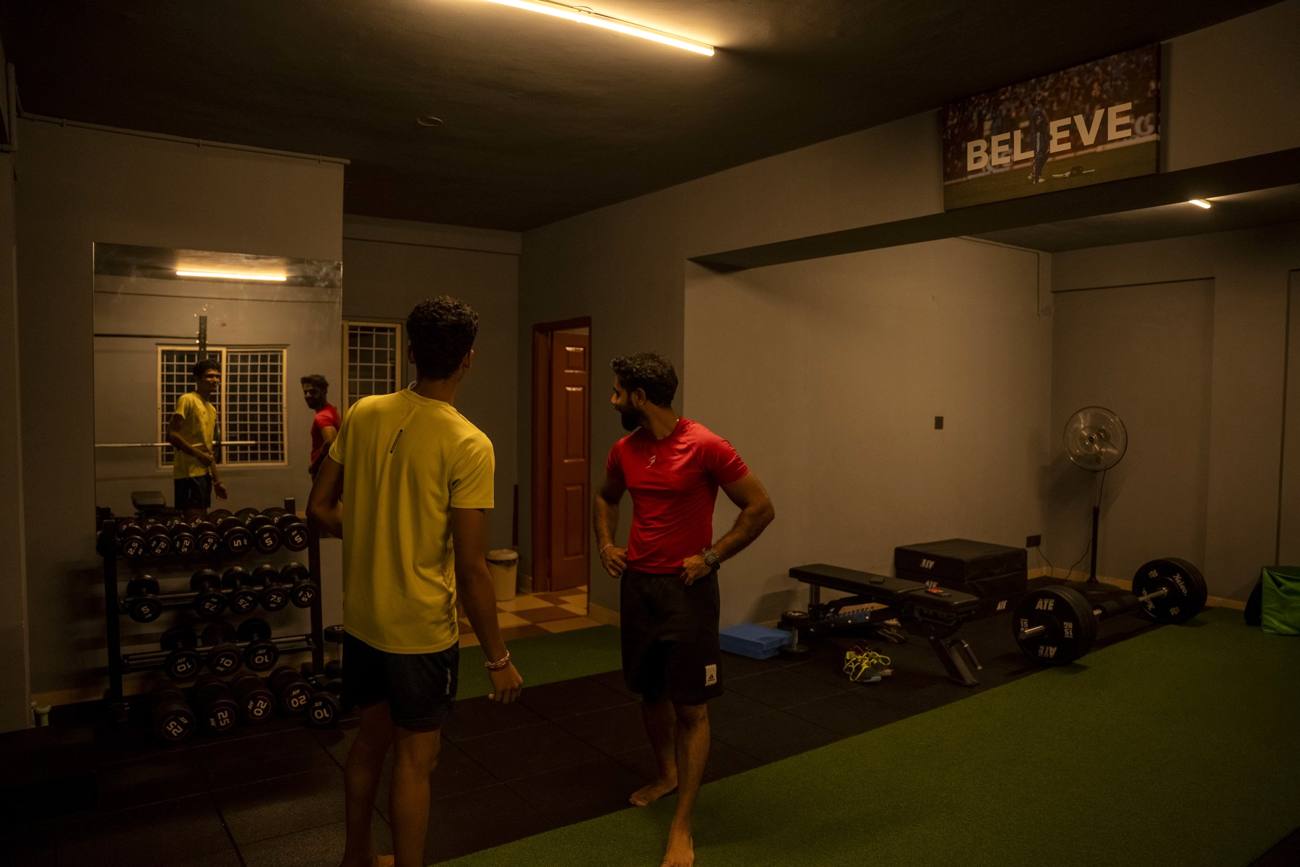 Coach and athlete going through injury history and goals in a first pain and movement assessment